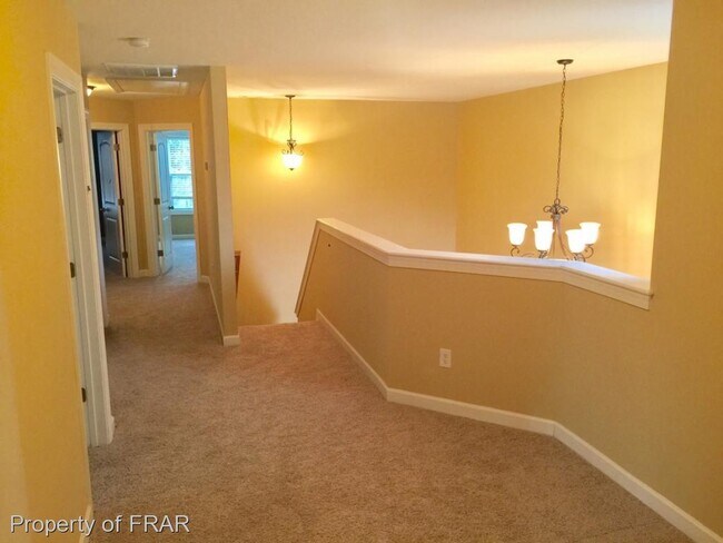 Building Photo - 586 Ruth Cir