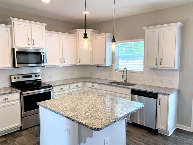 Building Photo - Newer Home in Reedy Fork, SS Appliance, Gr...