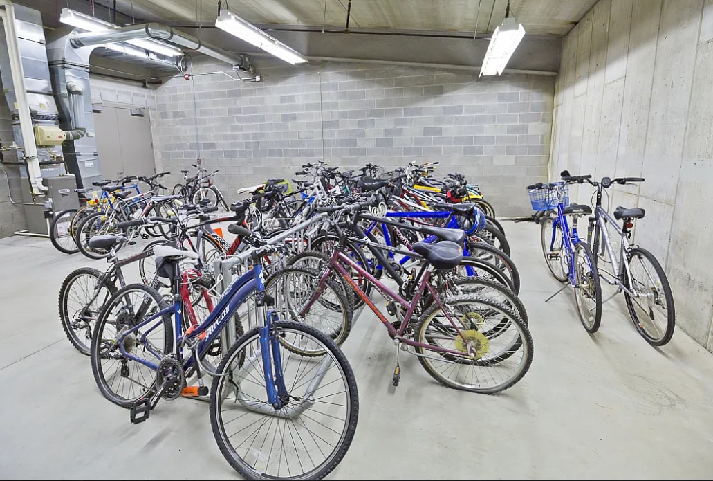 Building Photo - 350 N Main St