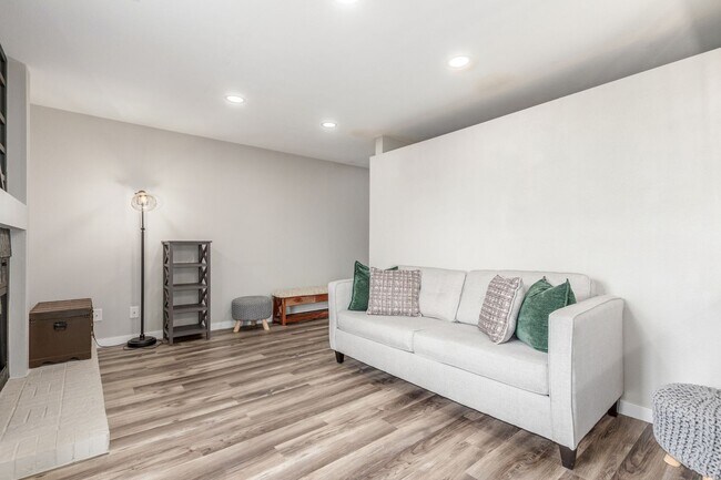 Building Photo - Charming 1 bedroom, 1 bath Condo