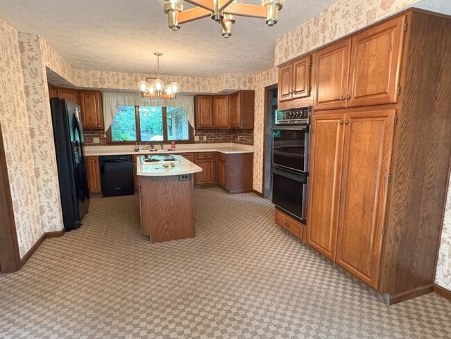 Building Photo - Single Family Home on 9.84 Acres