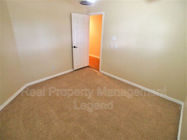 Building Photo - 3814 Juniper Hills Dr