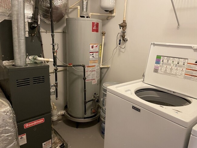 Building Photo - 3 Bedroom/2.5 Bath Townhome in Great Location