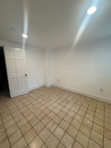 Building Photo - 311 19th St