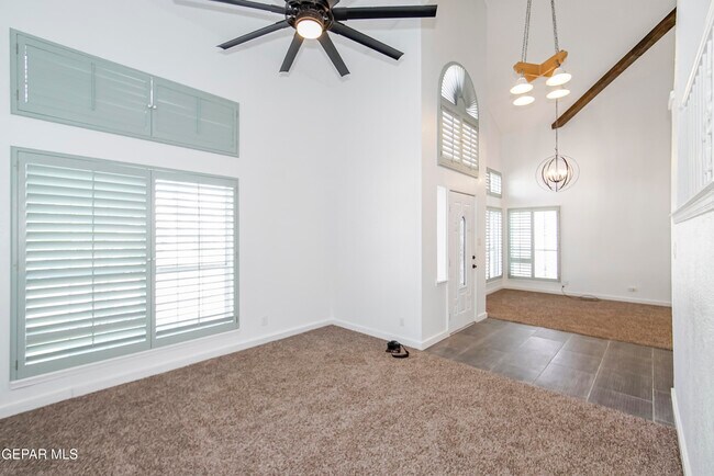 Building Photo - 908 Los Pinos Way