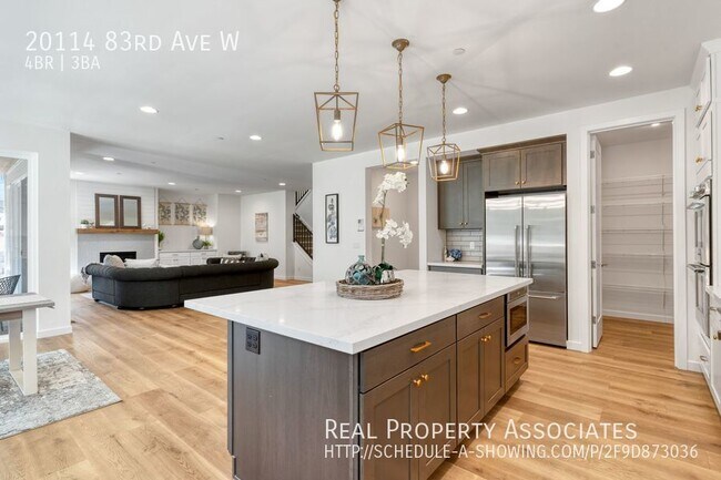 Building Photo - Edmonds Home