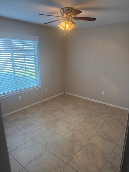 Building Photo - 9809 Cheyenne Dr