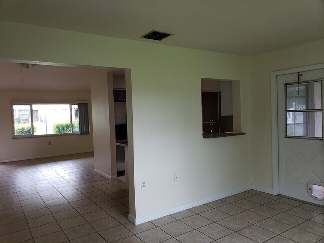 Building Photo - 1003 W Buttonbush Dr