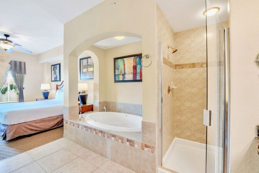 Building Photo - 8113 Resort Village Dr