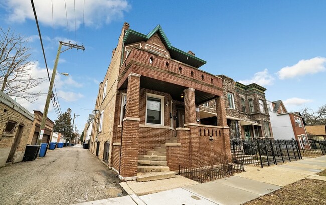 Front - 2916 W McLean Ave