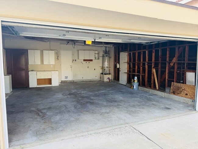 Building Photo - Stylish Single-Story Living in Coveted South Coast Metro