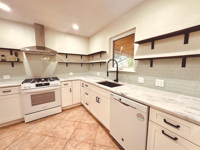 Building Photo - 7517 Eastcrest Dr