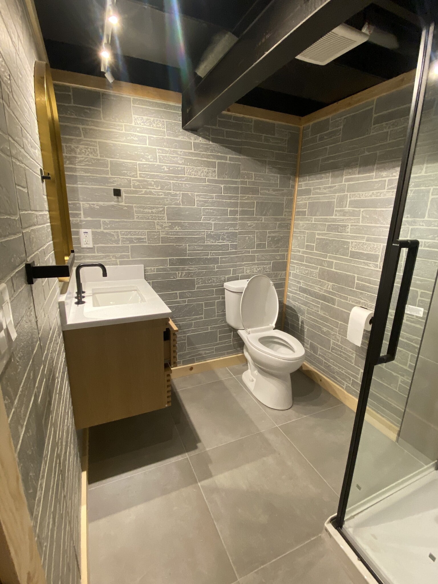 Building Photo - 1570 Chelsea St