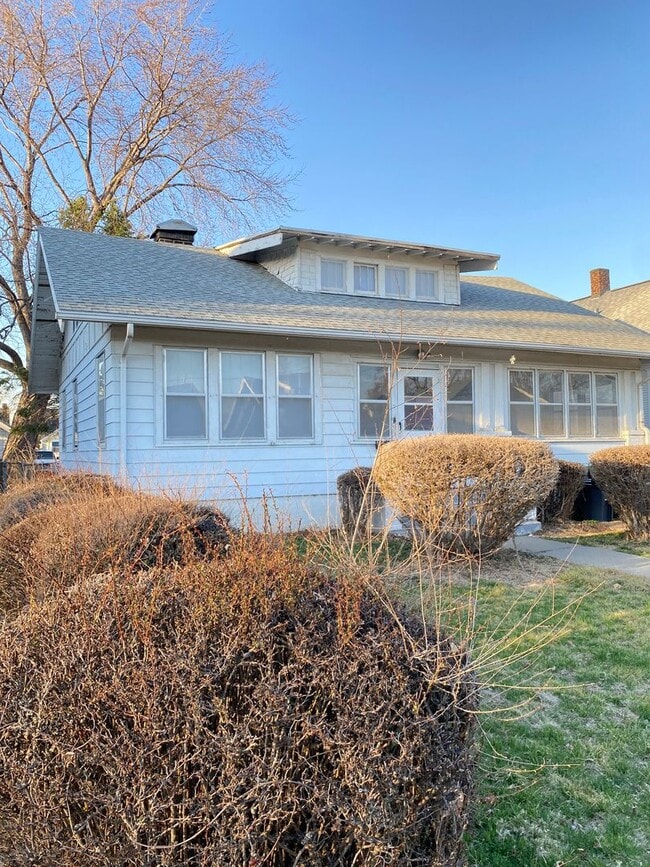 Building Photo - 2436 Laurel Ave N