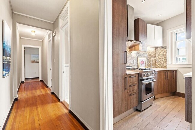 Building Photo - 3 Arlington St