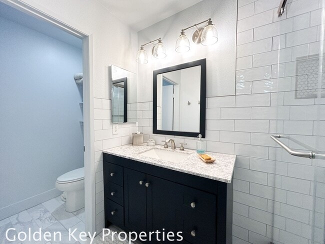 Building Photo - Beautiful move-in ready home in Guajome Park Estates!