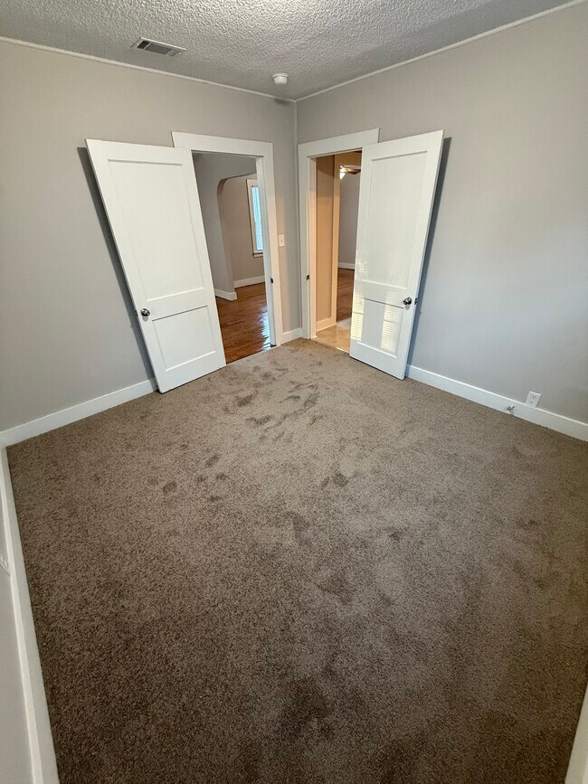 Building Photo - 2308 Albany St