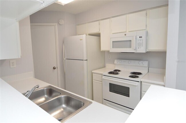 Building Photo - 8630 Mallard Reserve Dr