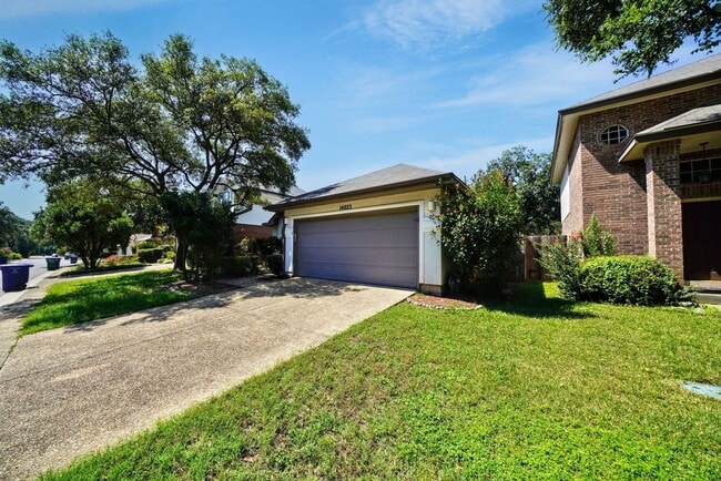 Building Photo - Beautiful Home in the desirable Shavano Ga...