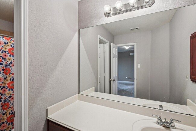 Building Photo - 1226 Newsome Glenn Dr