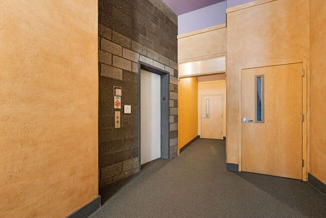 Building Photo - Stylish Studio Condo in Downtown Asheville – Rare Top-Floor Find