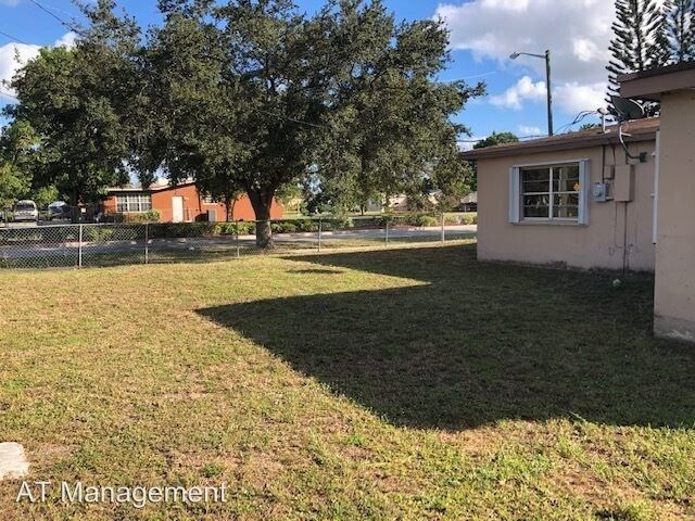 Building Photo - 5 br, 2 bath House - 3801 NW 4 PL