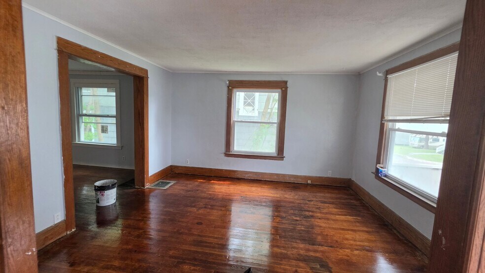 Building Photo - 1606 W Colvin St