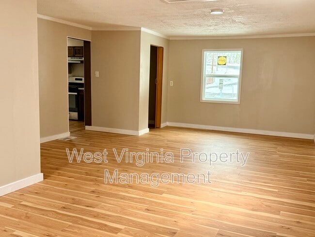 Building Photo - 172 Sullivan Rd