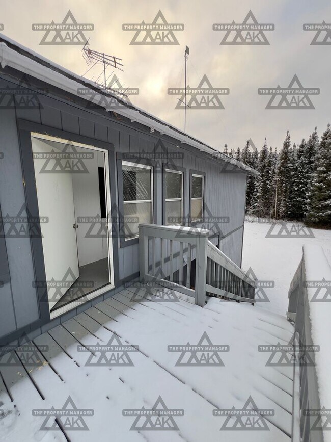 Building Photo - Spacious 3BR, 2.5BA Home off Chena Hot Springs Rd with Yard, Deck & Greenhouse