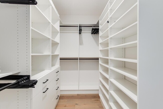 Building Photo - 5151 N 13th Pl