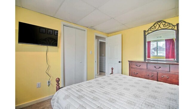 Building Photo - Beautiful Home at Silver Lake