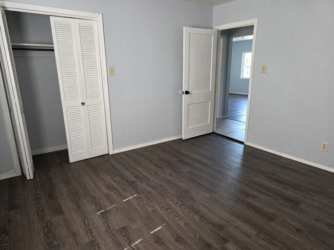 Building Photo - 404 S Spruce Ave