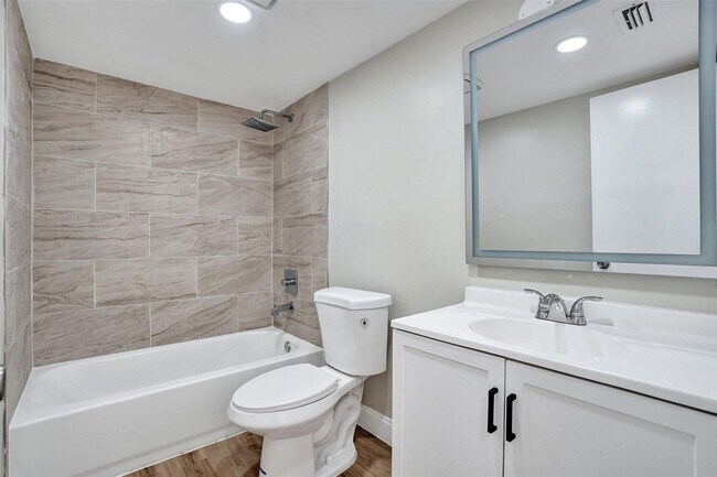 Building Photo - 4872 NW 95th Ave