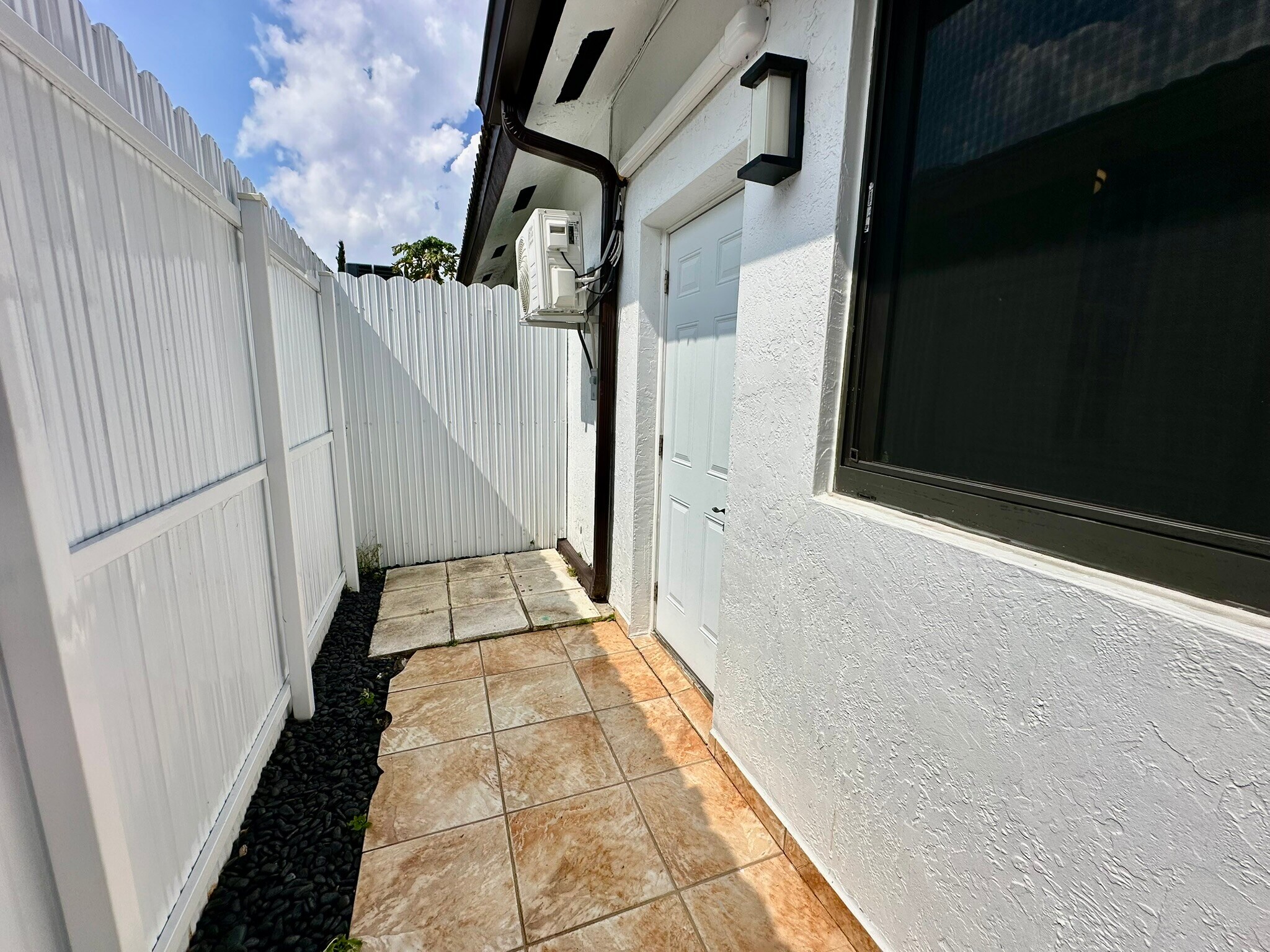 Building Photo - 6500 SW 160th Ct