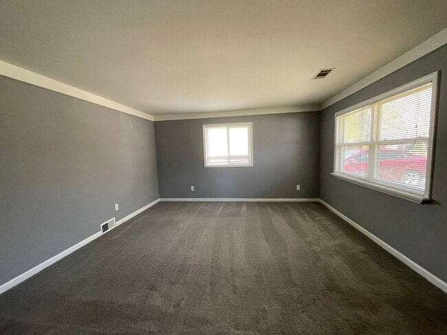 Building Photo - 3 BED 1 BATH SINGLE FAMILY, RANCH STYLE HOME ----- LONG ST. LIVONIA