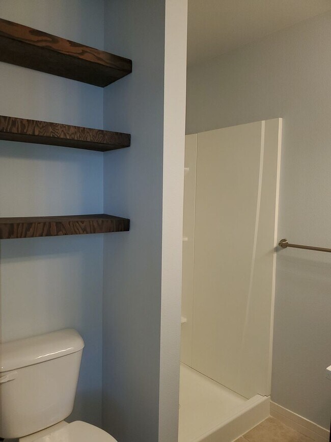 Building Photo - ? Stunning 3 Bedroom, 2.5 Bath Townhome in...