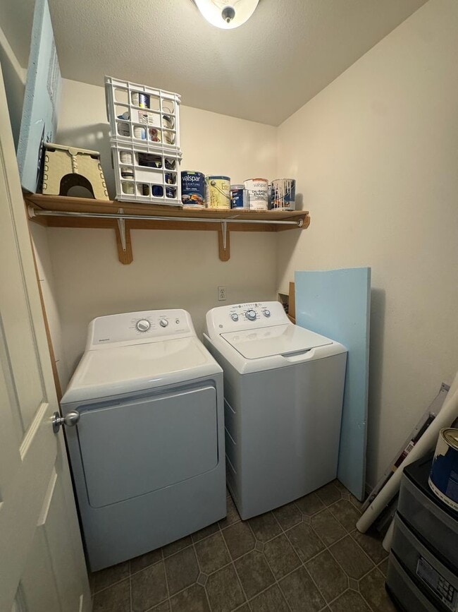 Building Photo - 8579 Sara Lynn Pl