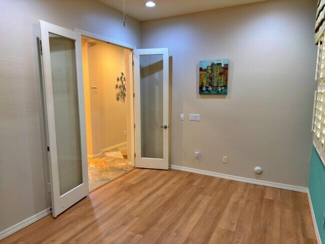 Building Photo - 737 E Charlevoix Ave