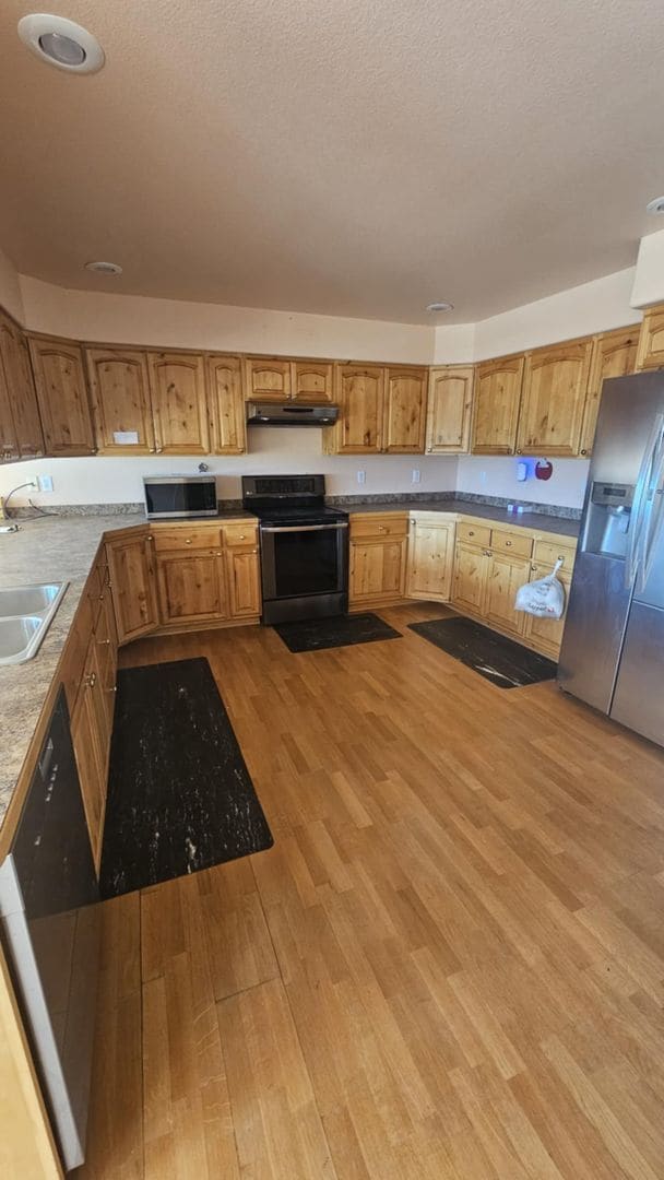 Building Photo - Out of town house with double garage and l...