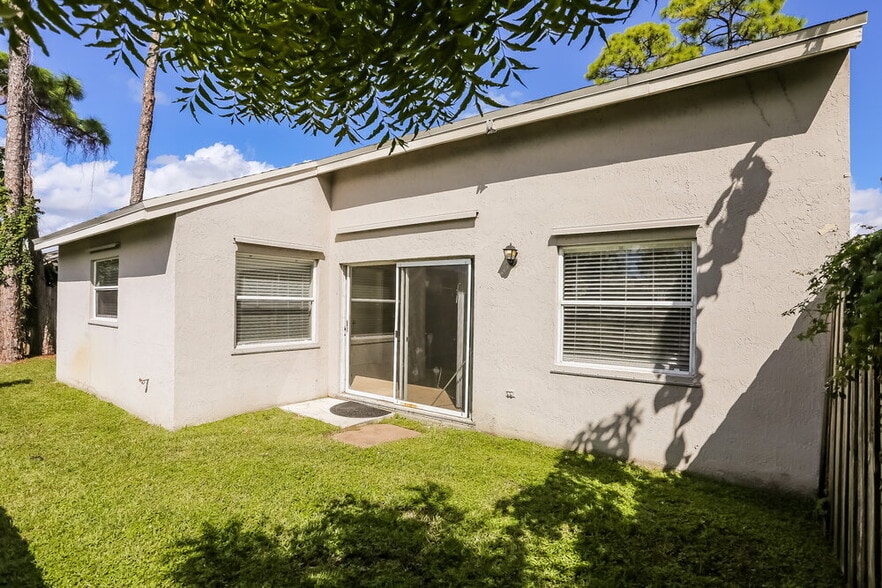 Building Photo - 180 Heatherwood Dr