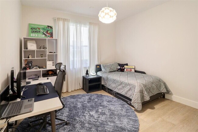 Building Photo - 1600 Blue Jay Cir