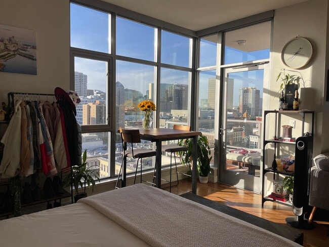 Building Photo - San Diego Downtown  Gaslamp Quarter Furnished  Studio -Available NOW!