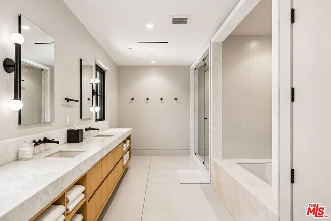 Building Photo - 9206 Monte Mar Dr