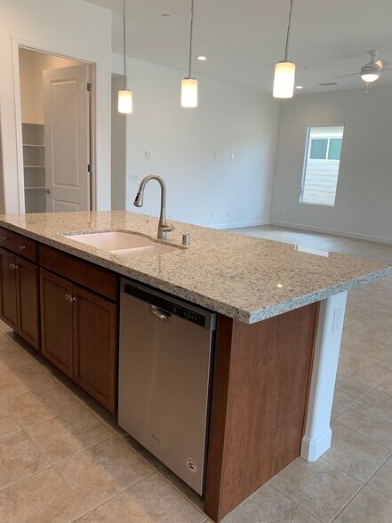Kitchen island facing great room……. - 61 Bordeaux