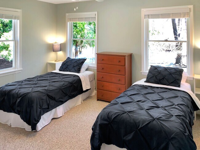 Building Photo - 12 Dogwood Ln