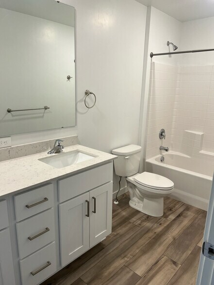 Building Photo - 11392 Barn Rnch St