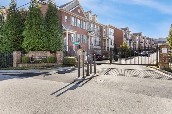 Building Photo - 2541 Sibley Dr