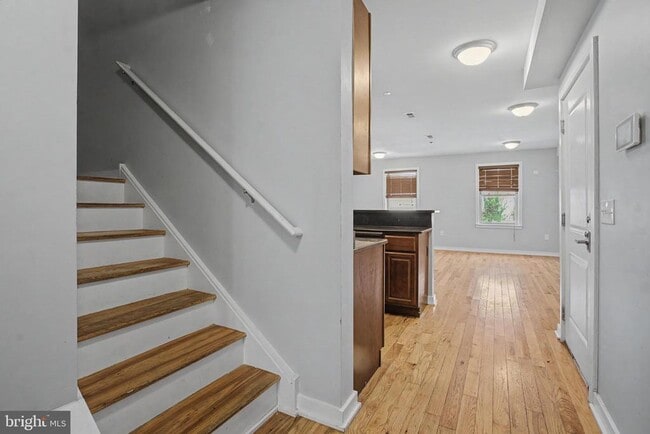 Building Photo - 1515 W Oxford St