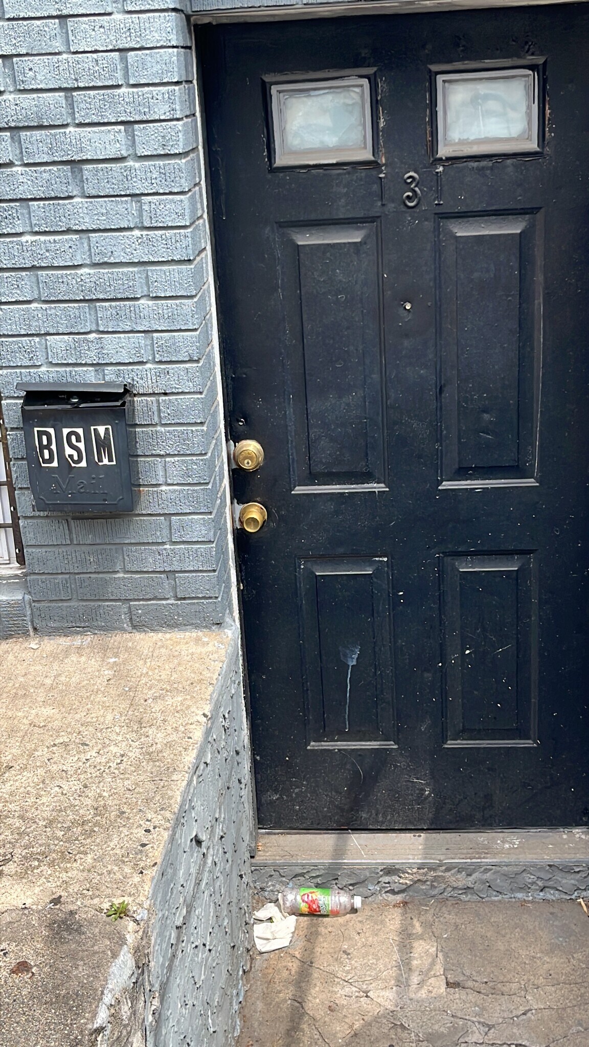 131 W 54th Bsmt - 133 W 54th St