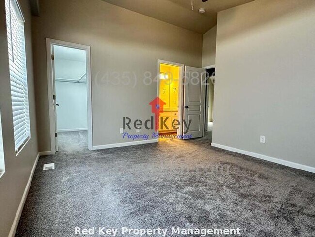 Building Photo - 700 S Single Family Home